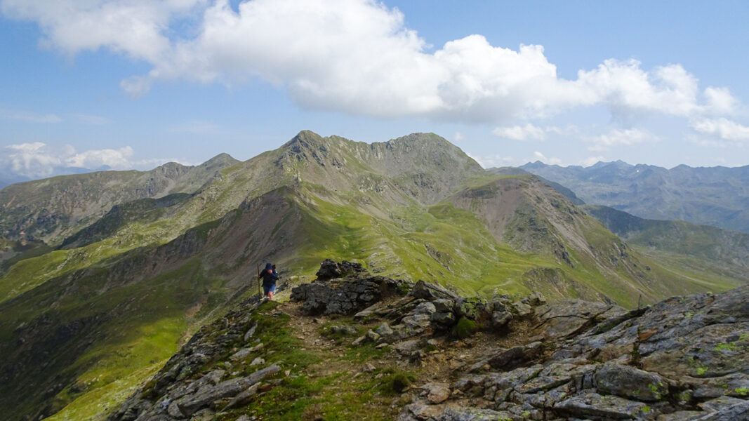 8 Weit reicht der Blick auf die bereits zurückgelegte Strecke Kreuzeck Höhenweg Schütt 8 Weit reicht der Blick auf die bereits zurückgelegte Strecke Kreuzeck Höhenweg Schütt