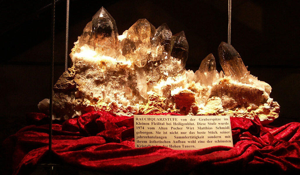 Goldene Ziele - Mautturm Winklern mit Kristallausstellung