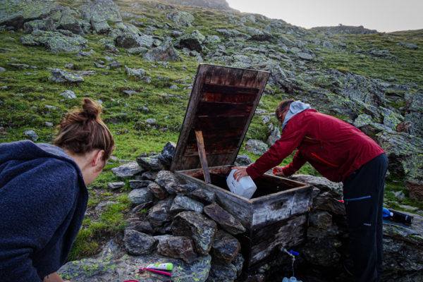 6 Erfrischung an der eiskalten Quelle Kreuzeck Höhenweg Schütt