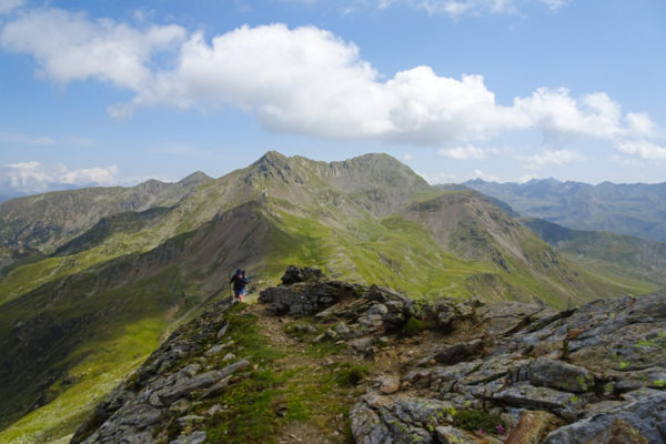8 Weit reicht der Blick auf die bereits zurückgelegte Strecke Kreuzeck Höhenweg Schütt